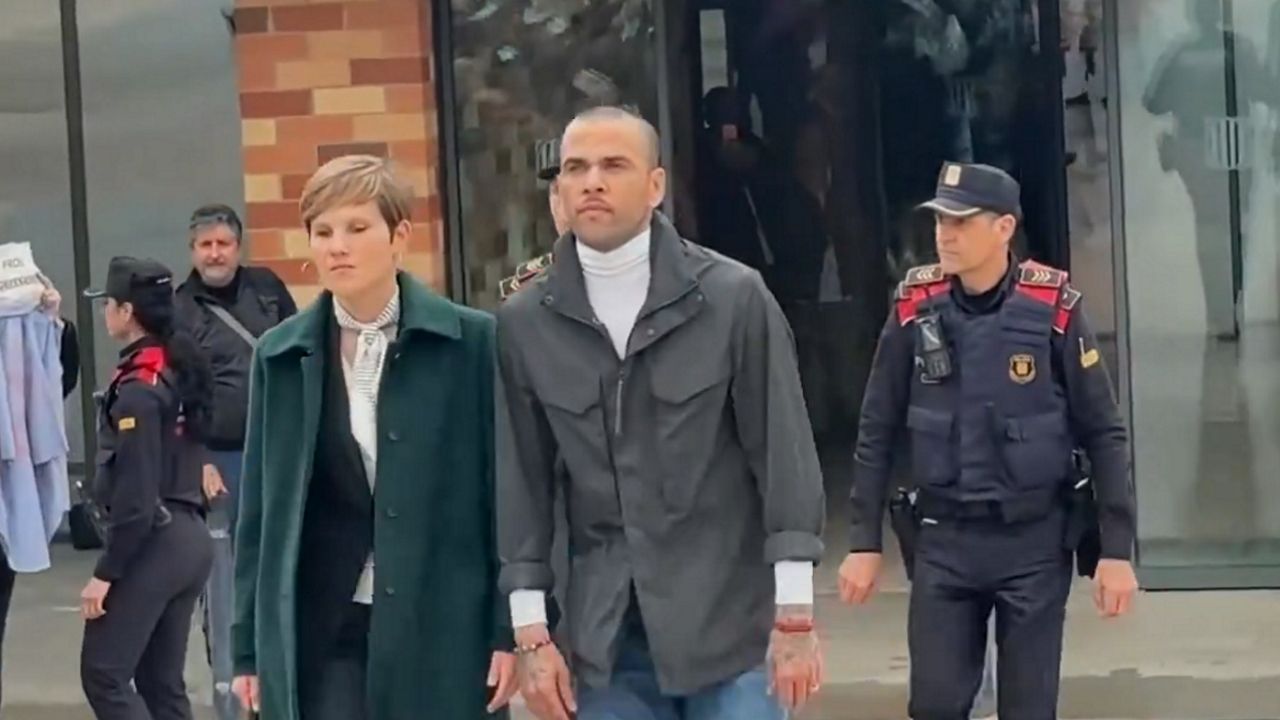 Dani Alves Ya Est En La Calle Un Mes Despu S De Haber Sido Condenado