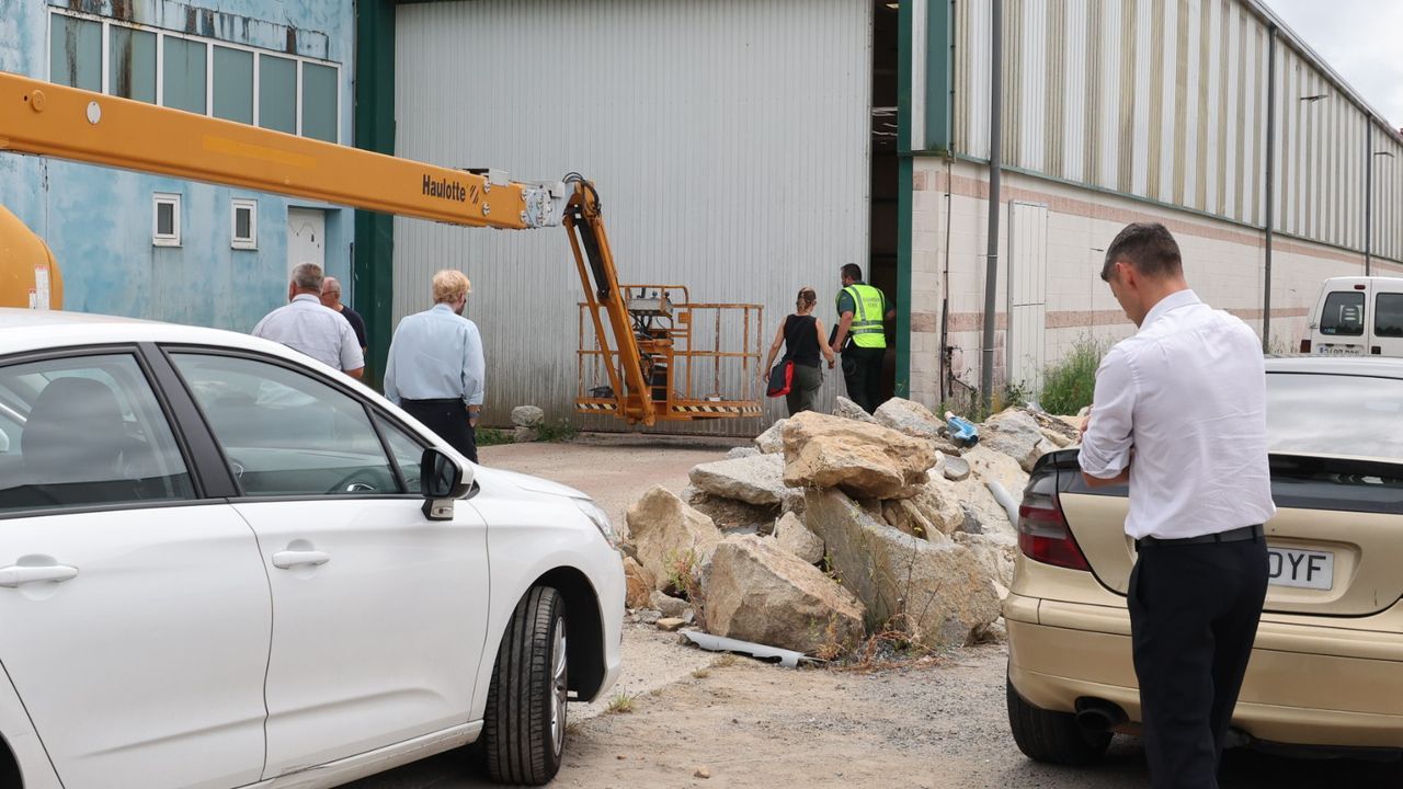 Fallece un operario que se cayó del tejado de una nave en O Allo en Zas