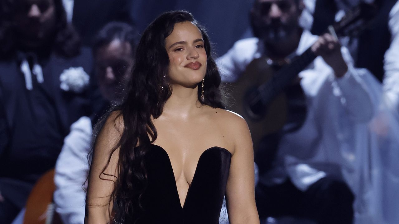 Rosal A Canta Se Nos Rompi El Amor En Los Latin Grammy Y Rauw