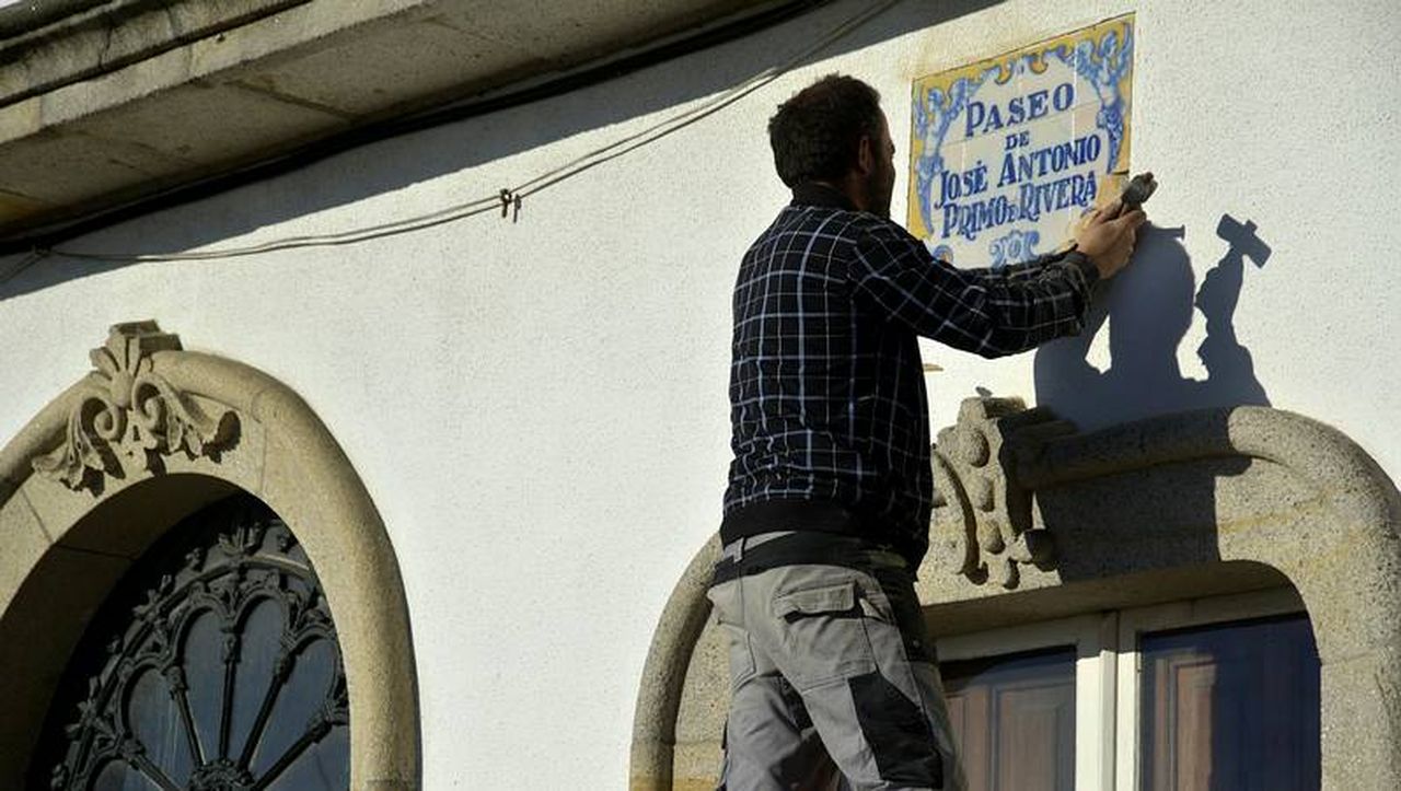 Las Placas De Primo De Rivera Y Franco Ya Son Historia