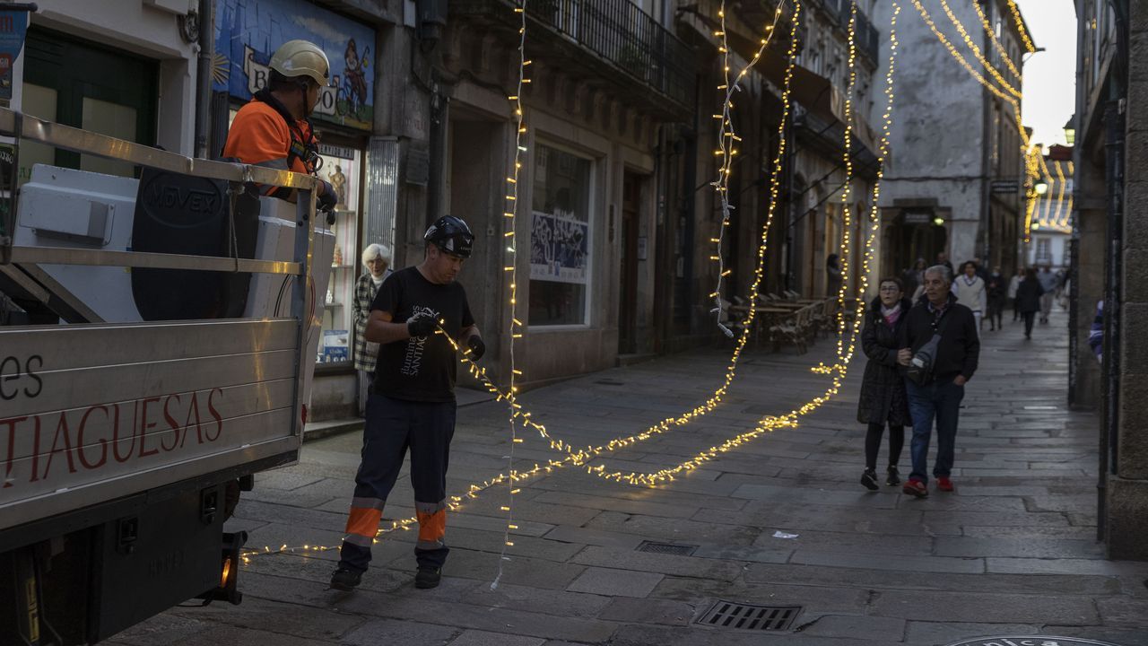 Las luces de Navidad llegan al casco histórico de Santiago