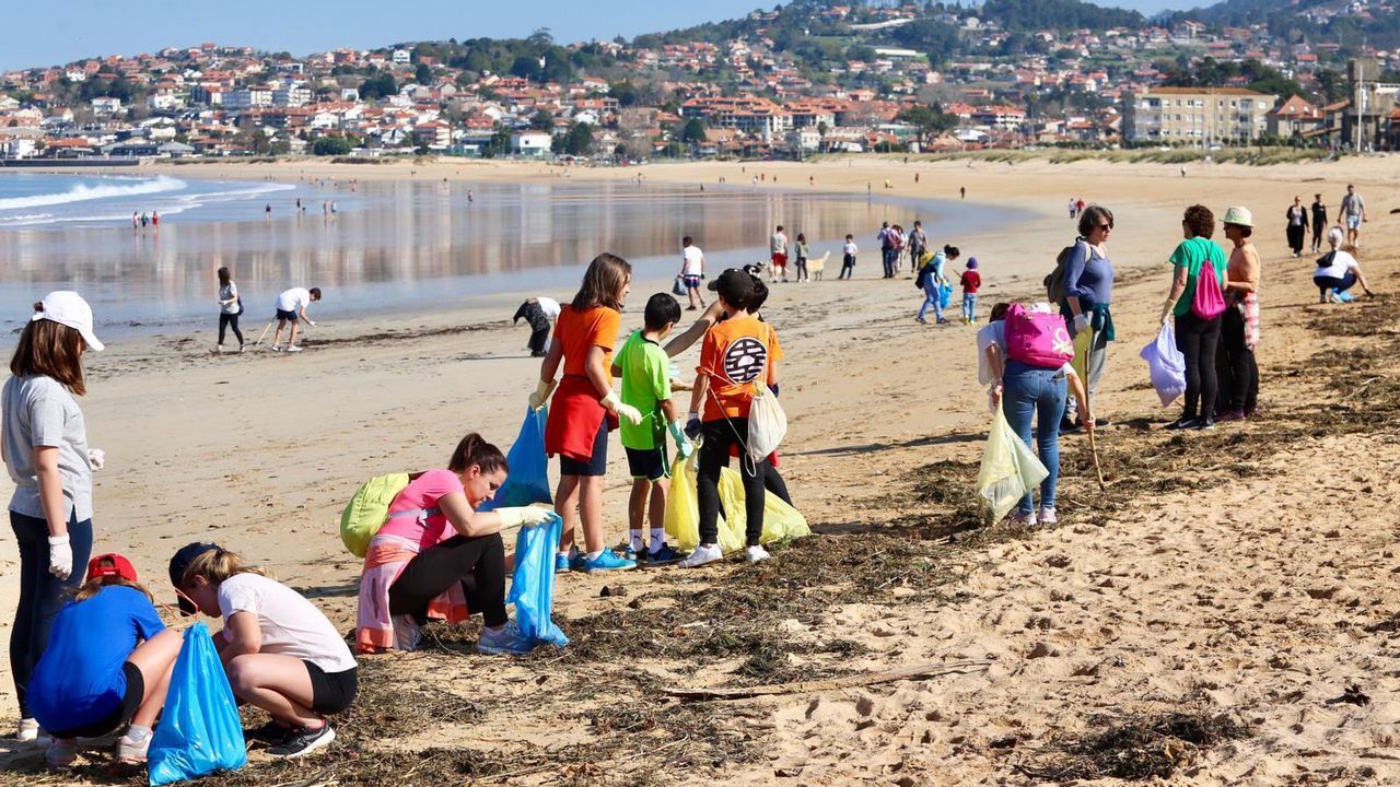 Reto viral para limpiar la basura y plásticos de Playa América