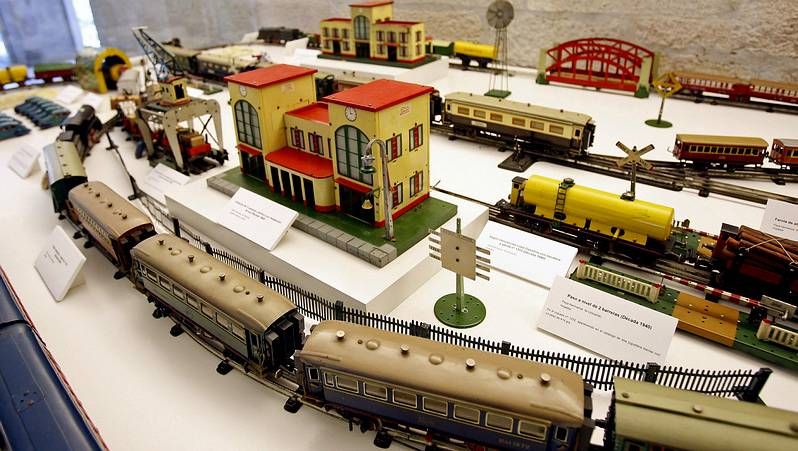 juguete de trenes