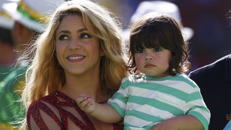 Shakira Ensena A Leer A Su Hijo De Un Ano Y Medio shakira ensena a leer a su hijo de un