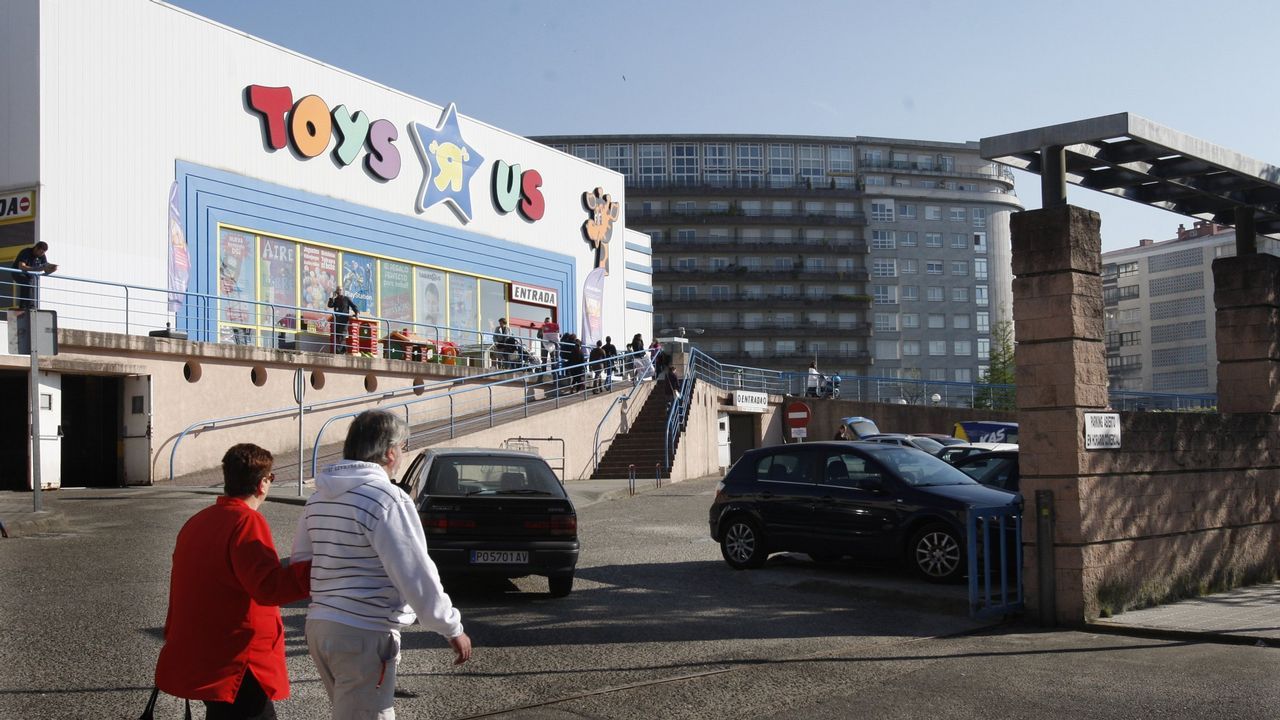 Su Establecimiento Lugo En Tercer Toys'r'us Galicia Abre Y7vgmy6Ibf