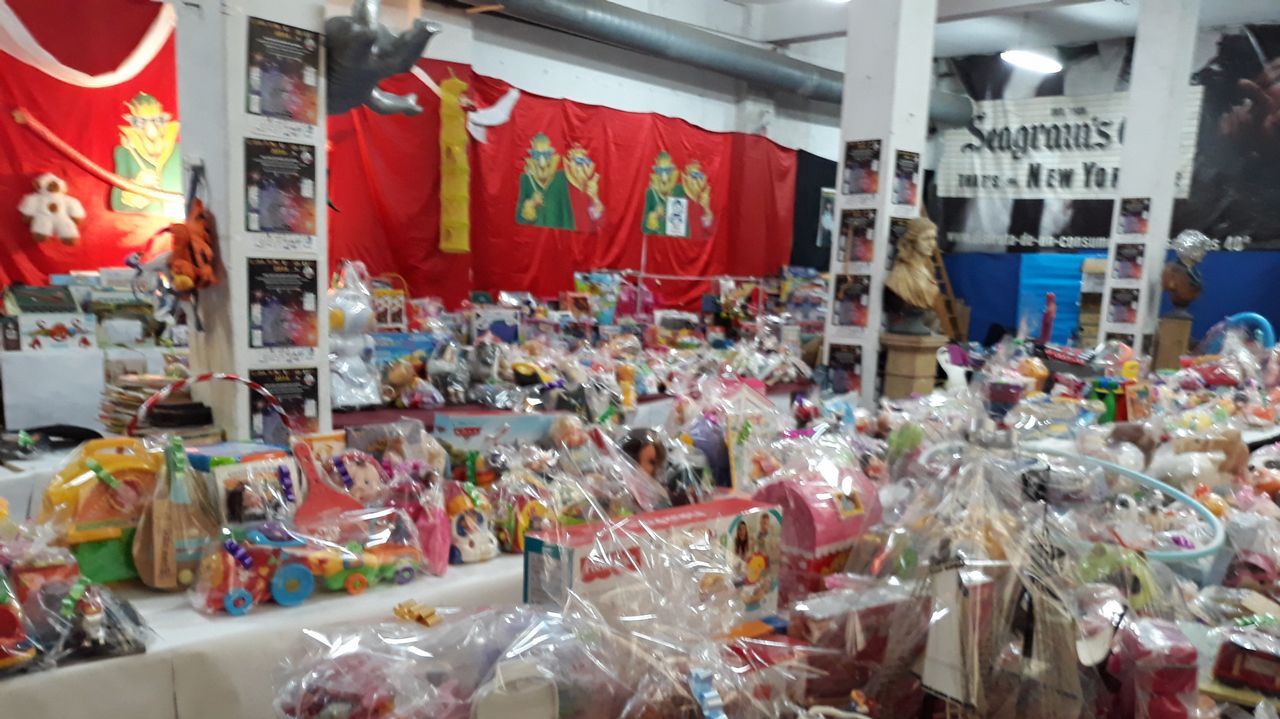 Niño Repartió La Juguete» Juguetes 000 Un Campaña Ya «cada 4 lFKJ1c