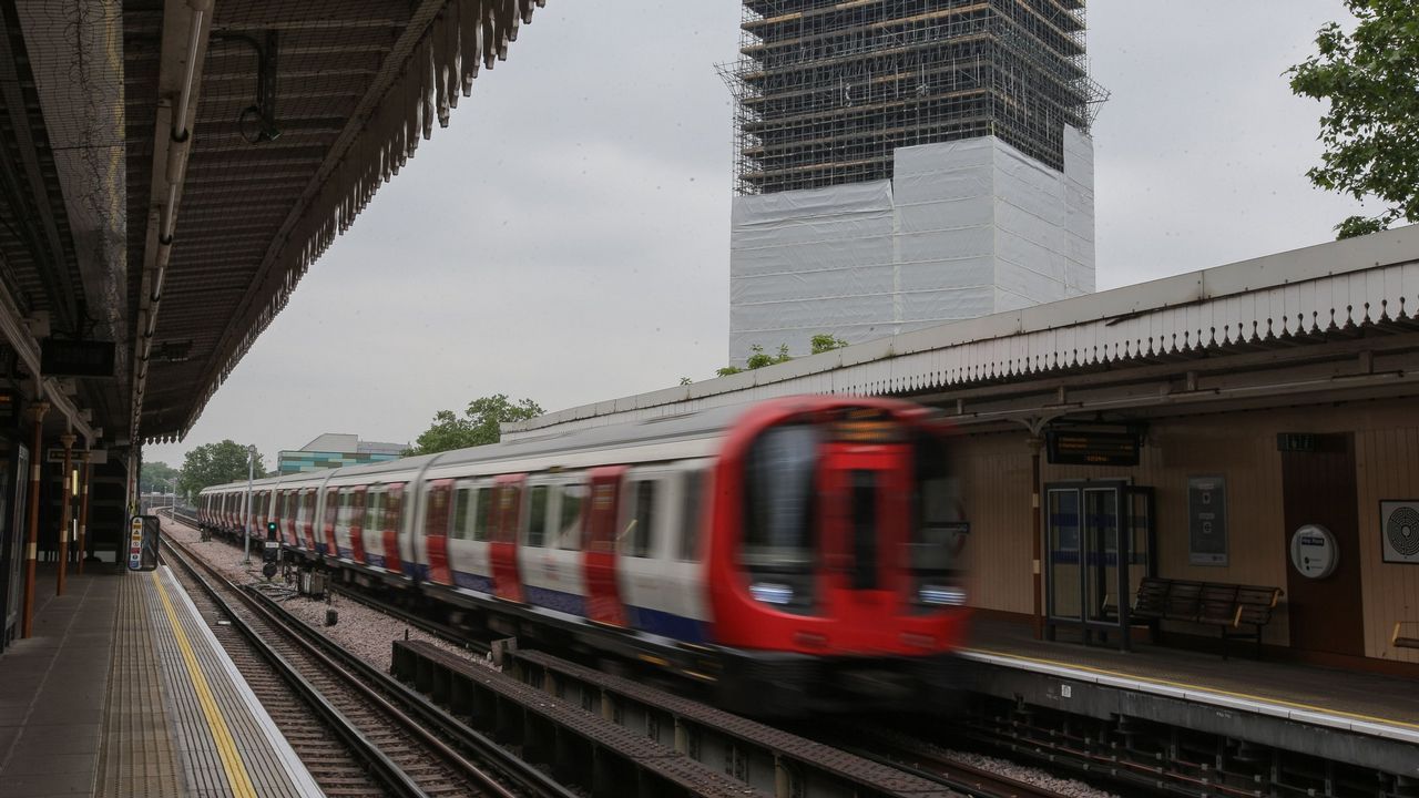 Golpean A Una Mujer En Un Tren De Londres Por Hablar Español - 