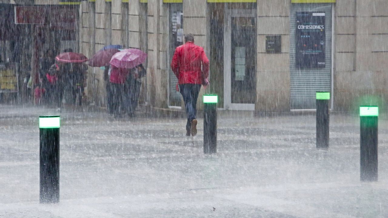 es mejor caminar o correr bajo la lluvia