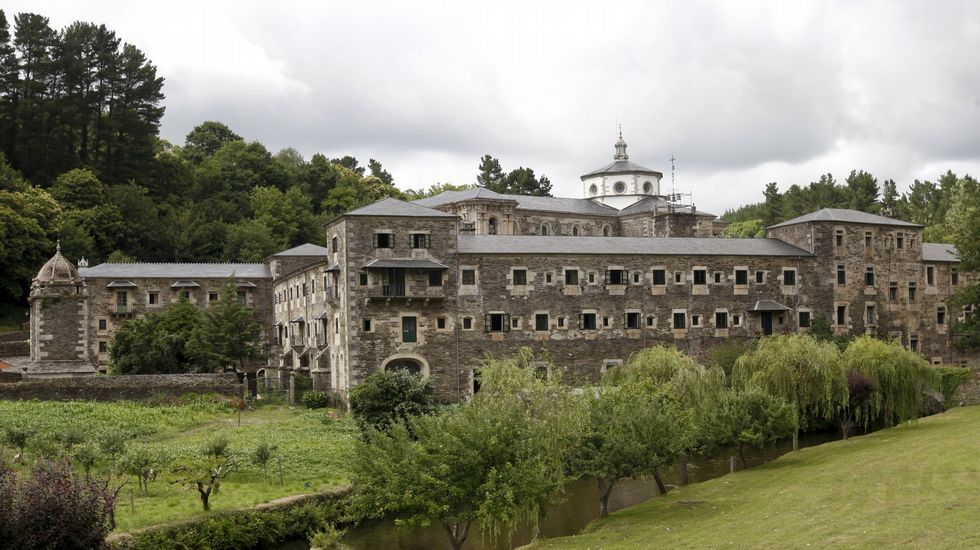 El monasterio de Samos recupera el pulso y recibe a nuevos monjes