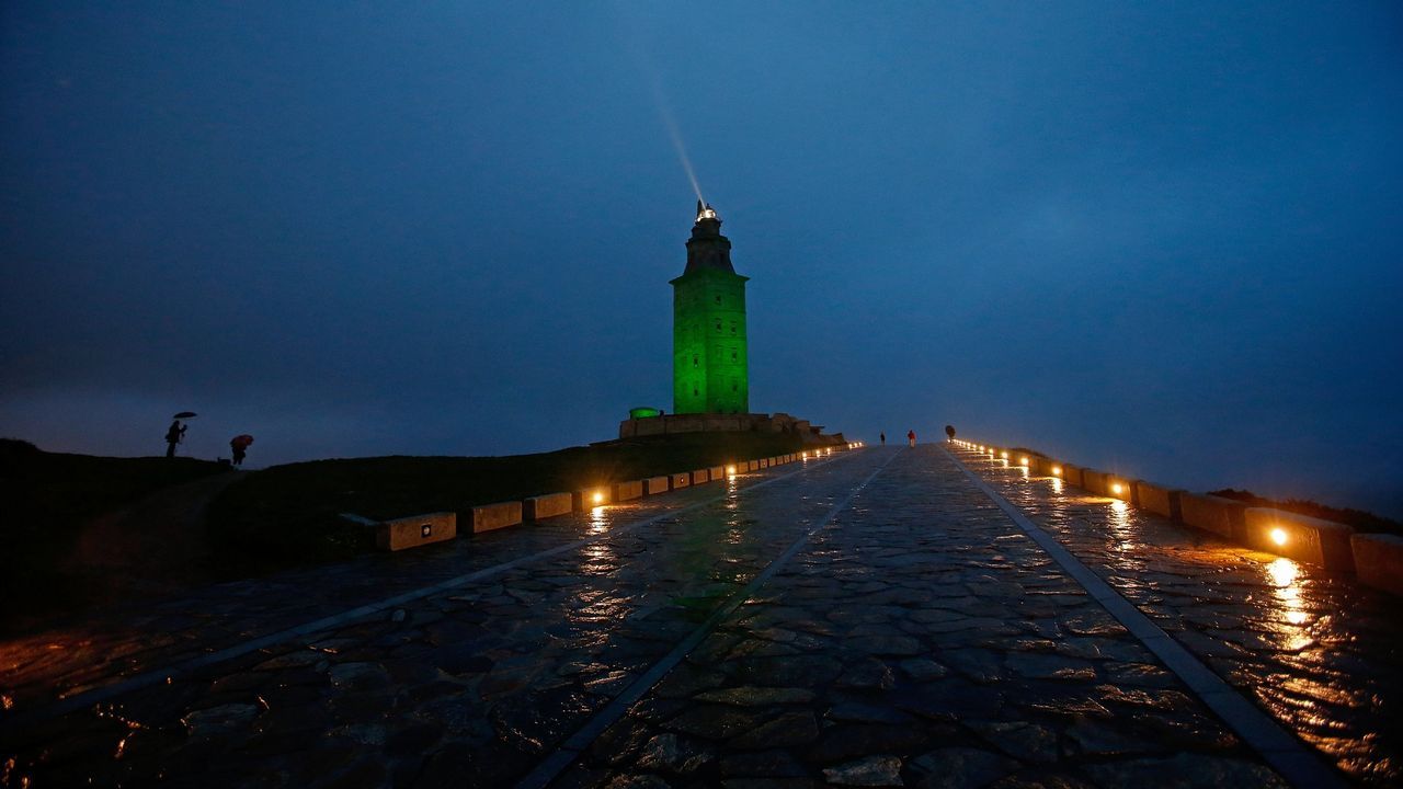 Últimas noticias sobre Torre de Hércules. La Voz de Galicia La luz de 'El faro' alumbra la Laboral | El Comercio