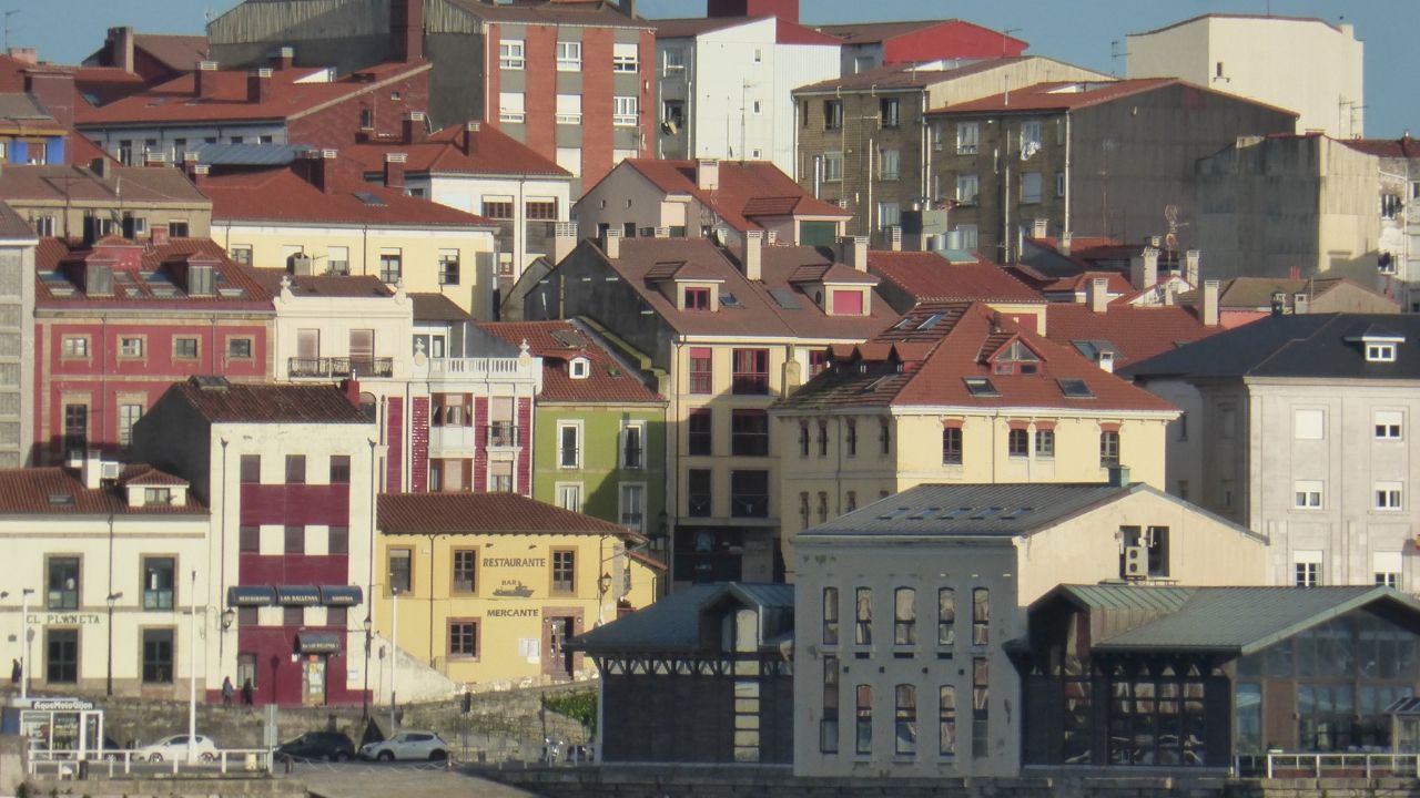 Cimavilla El Casco Antiguo Que Curtio Su Identidad Como Barrio Marinero Y De Cigarreras