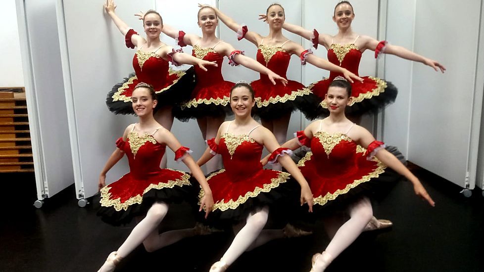 Las Mejores Bailarinas De Europa Son Siete Jovenes De Santiago