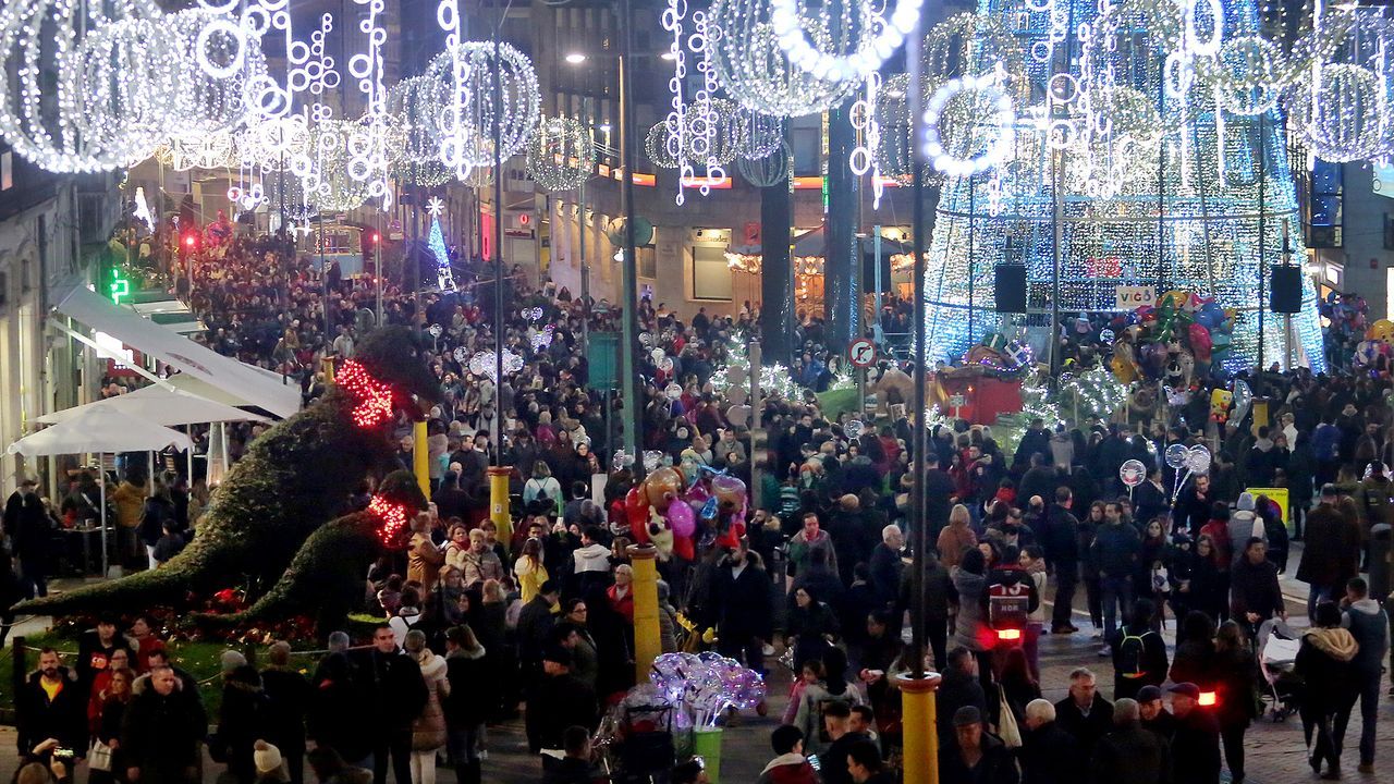 El Concello aprueba las extras de Navidad y también las bufandas