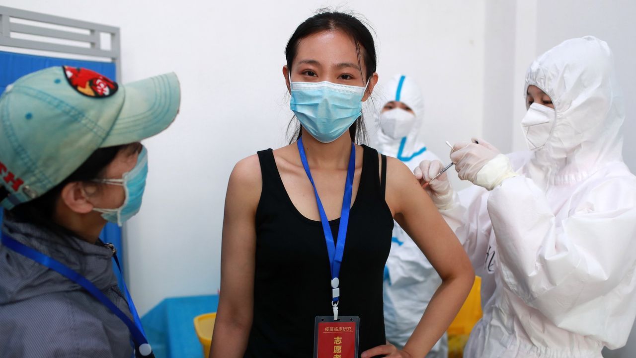 Una vacuna de «emergencia» en septiembre, el objetivo de China