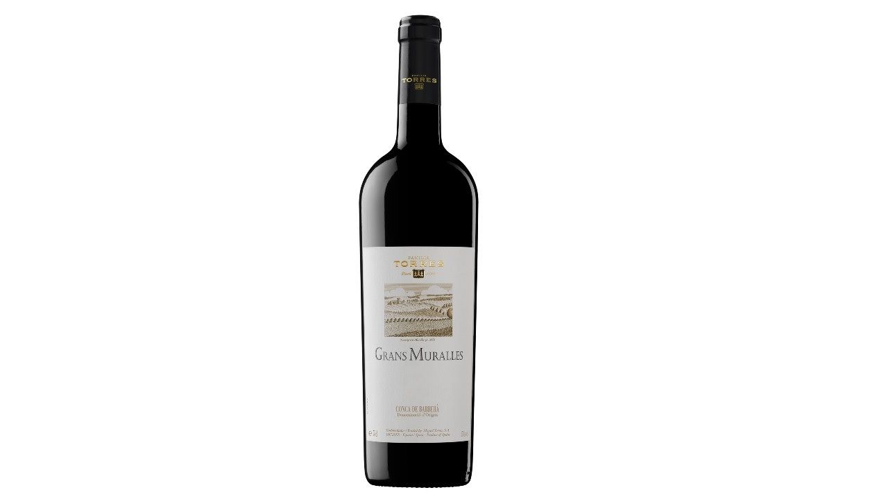 Grans Muralles es uno de los vinos de la colección de antología de Familia Torres. Las ancestrales garró y querol, unidas a la garnacha tinta, la cariñena y la monastrell, conforman el espíritu de este vino único, de marcado perfil mediterráneo. 