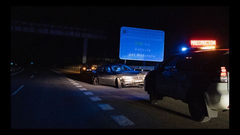 Último caso de vehículo en sentido contrario detectado en Galicia. El BMW de la foto fue interceptado en la A-6 por la Guardia Civil.