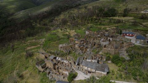 Vista aérea de Candeda un año después del fuego que arrasó varias casas en la aldea.