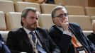 Miguel Lpez-Quesada, a la derecha, junto al director general de Dircom, Pepe Fernndez-lava