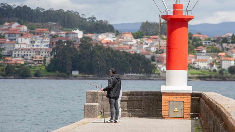 Estas son las zonas donde la pesca recretiva está permitida y dónde no lo está en Combarro, Campelo y Raxó
