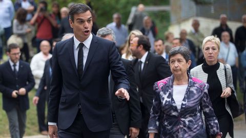 Funeral de Montserrat Caball. Llegada de Pedro Snchez junto a la delegada del Gobierno en Catalua, Teresa Cunillera.
