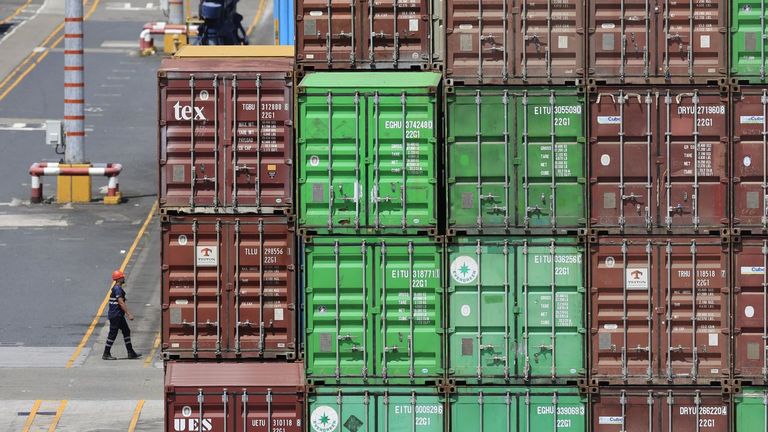 Los fletes entre Shanghái y Europa se disparan un 22 % en el primer mes de guerra