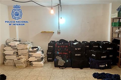 Los 1.623 kilos de cocaína atribuidos a Pablo V.B. se hallaron en un garaje en Huelva a finales del 2020.