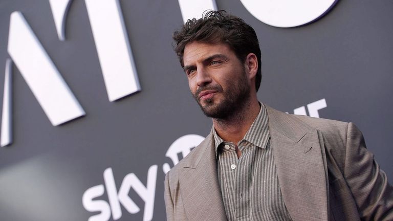 Maxi Iglesias: «La sociedad sigue juzgando igual que en los años 40»