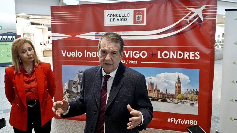 Caballero clama contra la Xunta por no apoyar al aeropuerto de Vigo y el PP le insta a presionar a Aena
