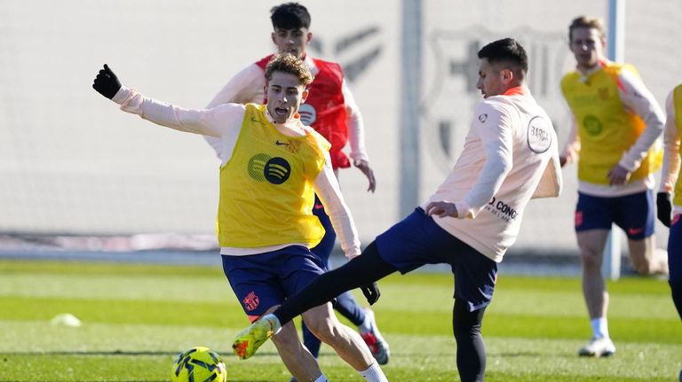 El Barça se aísla del caso Negreira para reforzar el liderato