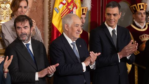 El presidente interino del CGPJ, Vicente Guilarte, junto al presidente del Tribunal Constitucional y de Pedro Snchez 