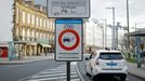 Seal de zona de bajas emisiones que A Corua instal esta semana en la avenida de la Marina, un rea que ya estaba restringida al trfico.