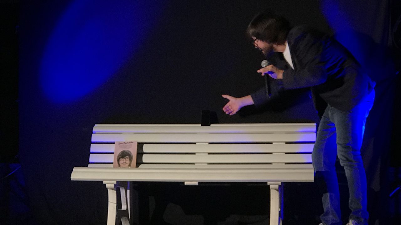 Monseiro tiene un museo �nico al aire libre.Imagen de archivo de un tren-hotel de la l�nea A Coru�a-Barcelona, en la estaci�n de Lugo