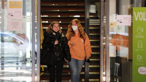 Primer día sin mascarillas obligatorias en el campus universitario de Ourense