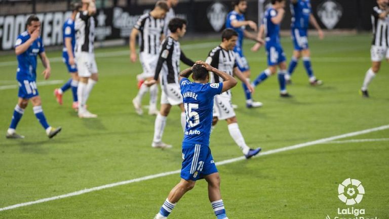 Nahuel se lamenta durante el Castellón-Real Oviedo