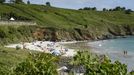 La playa de Bascuas, que cuenta con bandera azul y servicio de socorrismo, est ubicada entre Montalvo y Pragueira.