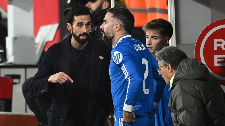 Arbeloa y Carvajal, una situación cada vez más insostenible en el Real Madrid