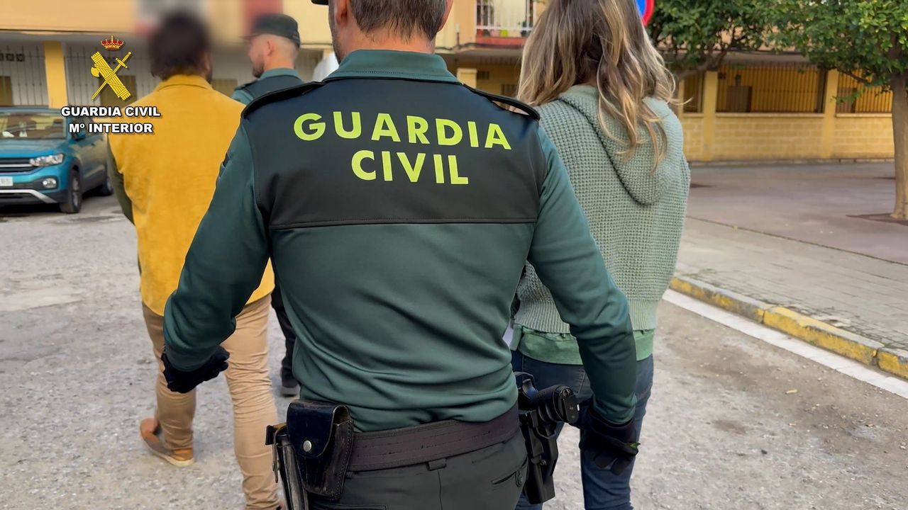 guardia civil - Wikcionario, el diccionario libre