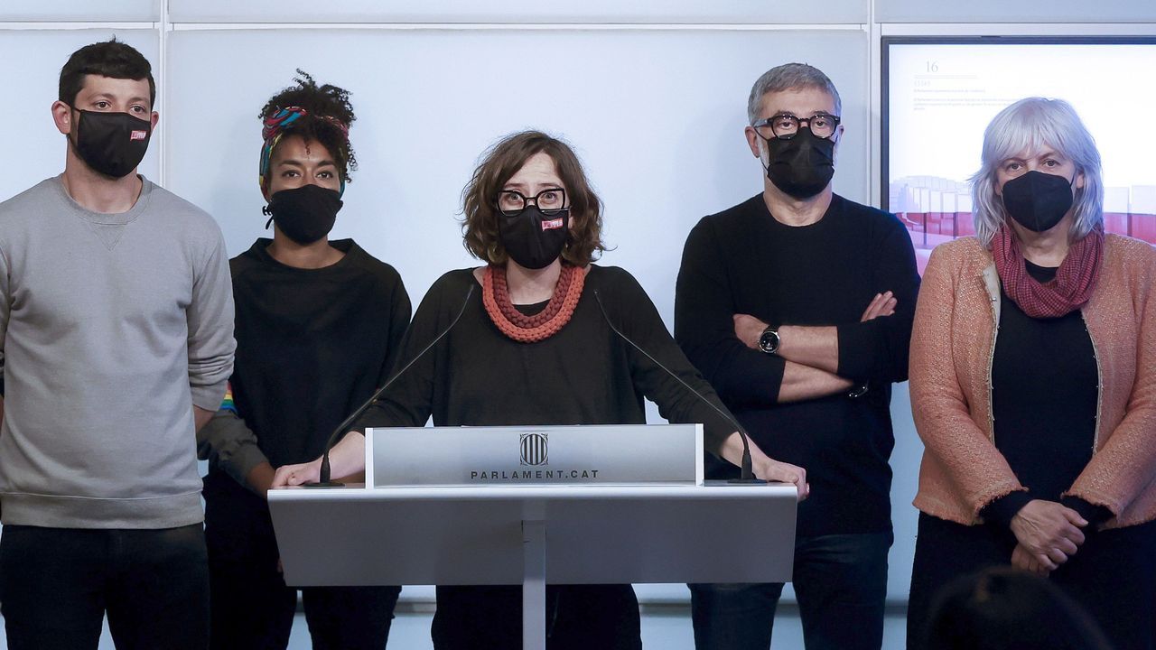 Visitamos las obras de rehabilitaci&oacute;n del pazo de Goi&aacute;ns en Boiro.Los diputados de la CUP Xavier Pellicer, Basharat Chqngue, Eulalia Reguant, Carles Riera y Dolors Sabater, este jueves en rueda de prensa