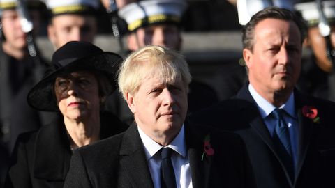 May, Cameron y Johnson en el homenaje a los caídos en la Segunda Guerra Mundial.