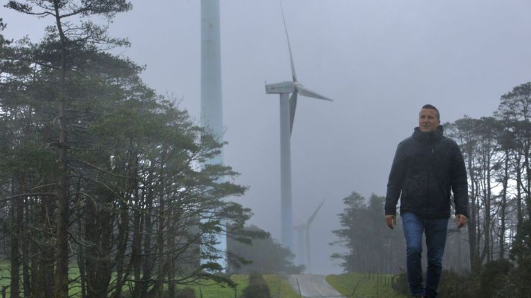 Repotenciar un parque eólico para que los vecinos no paguen la luz: acuerdo pionero entre Muras e Iberdrola, que ingresará un mínimo de 325.000 euros anuales al Concello