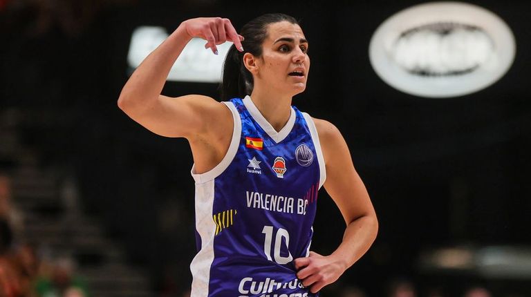 Leticia Romero, jugadora del Valencia Basket: «El Ensino es uno de los equipos que más me gusta ver y es un club serio»