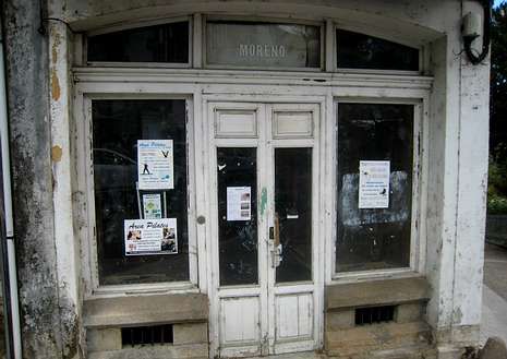 Calles como Calvo Sotelo, el Malec�n o Marqu�s de Ugena est�n plagadas de pasquines y hay farolas que est�n completamente forradas en papel.