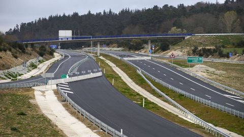 El nico tramo de la A-56 construido se acaba al entrar en la provincia de Ourense