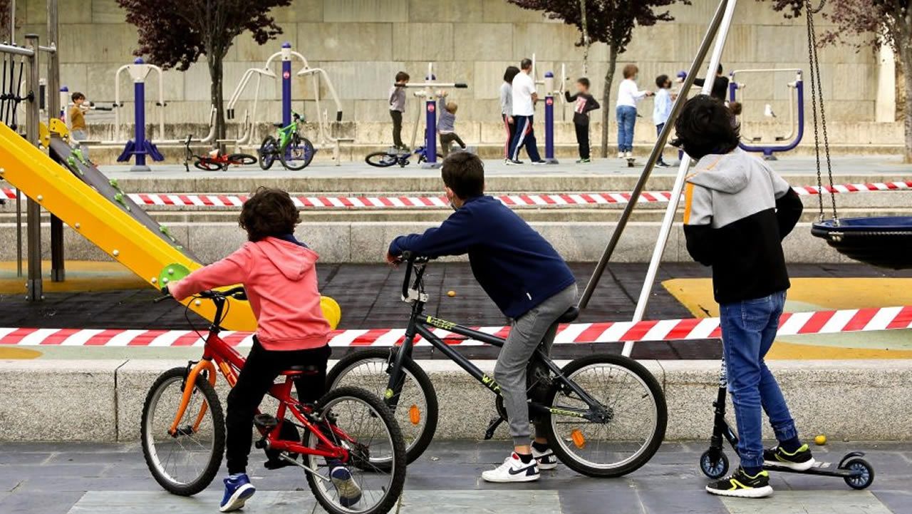 Kitesurf en A Illa.C. Tangana, Zahara, Baiuca y Bala se han apuntado a la nueva tendencia de disparar sencillo a sencillo