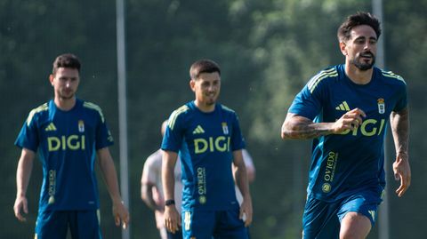 Costas, con Reina y Borja Snchez al fondo, en El Requexn