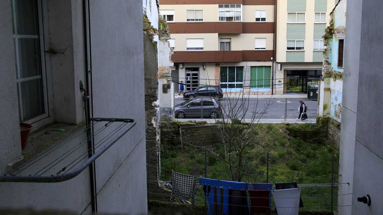 Estado actual de la parcela de la calle Calvo Sotelo, donde se encontraba el antiguo cuartel de la Guardia Civil