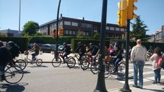 bicicletas bicis bicicleta gijon ciclistas movilidad ciclista.Ciclistas, en una calle de Gijn