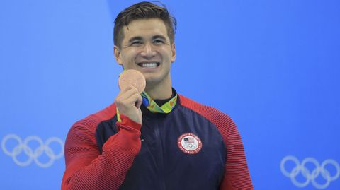 El nadador estadounidense Nathan Adrian se lleva oro en relevo 4x100 combinado y libre, y bronce en 50 y 100 metros libre