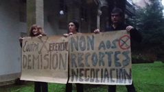 Encierro de funcionarios de la USC en la Casa da Balconada de Santiago*+