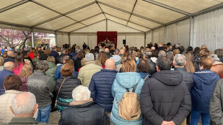 Numerosos fieles acuden cada año a esta romería de Noia